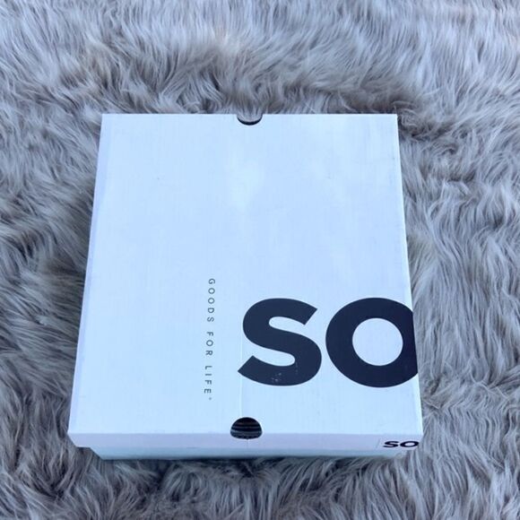 SO Dragonfruit Lace up Ankle Boots in White - Picture 12 of 12